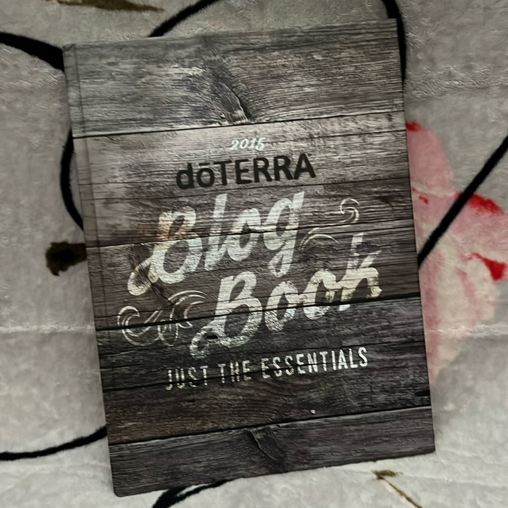 🖤🩶PRICE DROP🩶🖤NWOT Exclusive💜DoTERRA BLOG BOOK 2015💜Hard 2 find,won’t last